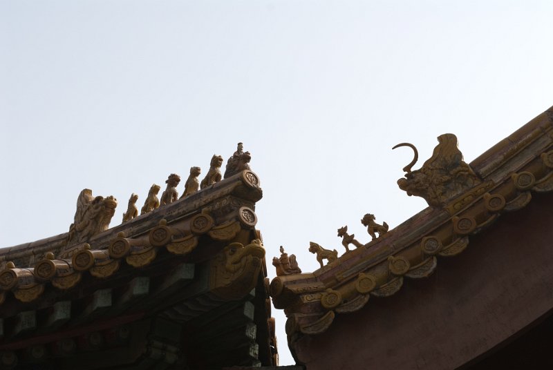 CHI_0473.jpg - dachverzierungen wie man sie bei allen alten tempeln in asien sieht